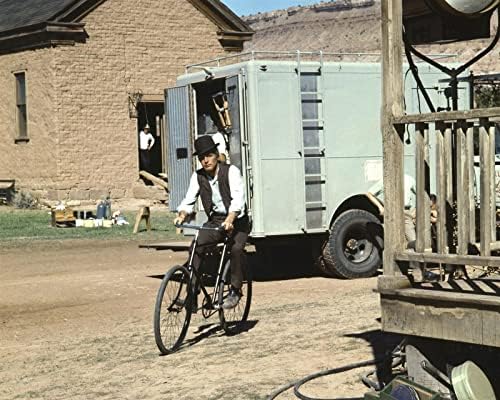 Paul Newman vozi bicikl između preuzimanja Butch Cassidy Set 8x10 inča fotografije