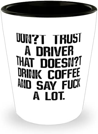 Neprikladan vozač, ne vjerujte vozaču koji ne pije kavu i kaže Jebi ga, smiješno maturalno piće za kolege