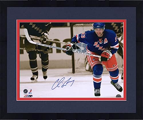 Uokvireni Chris Drury New York Rangers Autografirani 16 x 20 plavi dres koji klizava led fotografija - Autografirane NHL